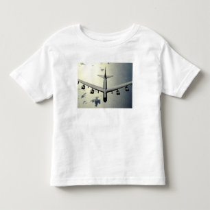 Camiseta Infantil Um B-52 Stratofortress em vôo 2