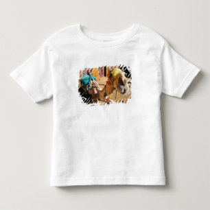 Camiseta Infantil Um camelo amigável espera seu próximo passageiro,