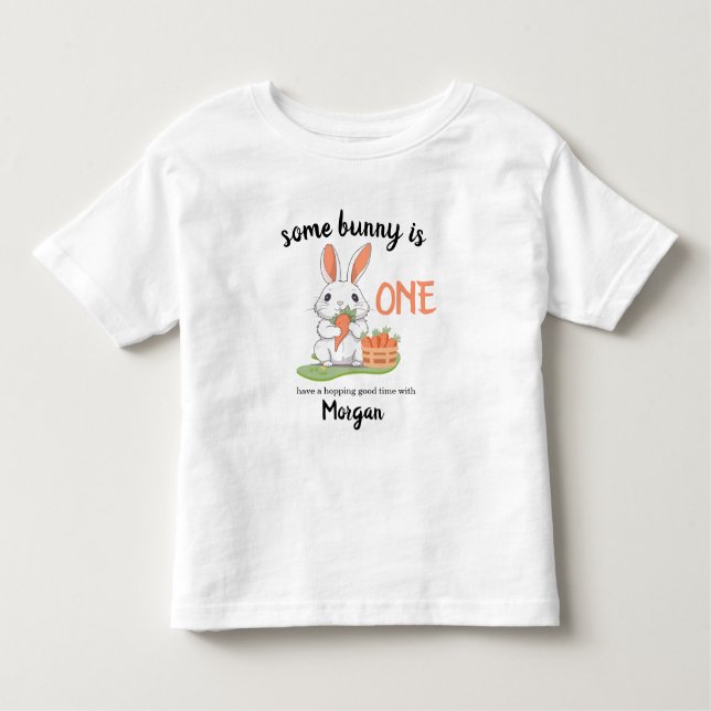Camiseta Infantil Um Coelhinho É Um primeiro aniversario De Meninas (Frente)