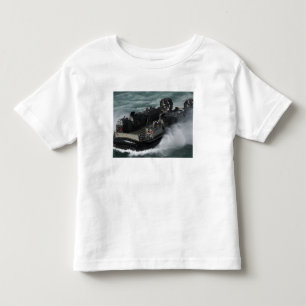 Camiseta Infantil Um coxim de ar da barca de descarregamento do