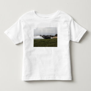 Camiseta Infantil Um coxim de ar da barca de descarregamento vem em
