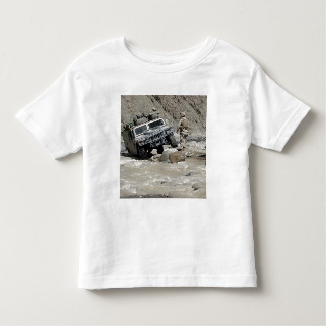 Camiseta Infantil Um fuzileiro norte-americano guiando o motorista d (Frente)