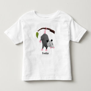 Camiseta Infantil Um gambá engraçado bonito pendurado na banda desen