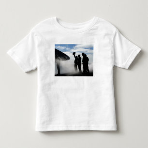 Camiseta Infantil Um membro de grupo da plataforma de vôo