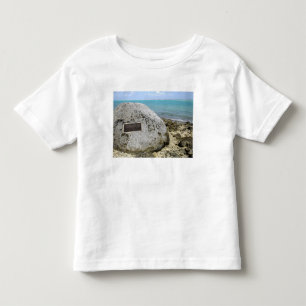 Camiseta Infantil Um memorial aos prisioneiros de guerra na Ilha
