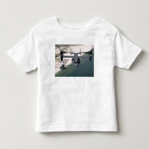 Camiseta Infantil Um Osprey CV-22 e um MH-53 pavimentam o ponto