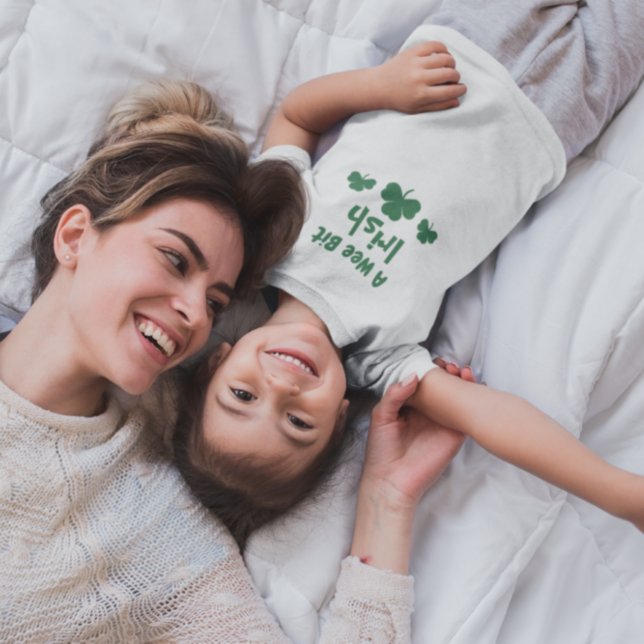 Camiseta Infantil Um Pouco Irlandês (Criador carregado)