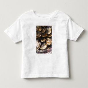 Camiseta Infantil Um prato de ostras.