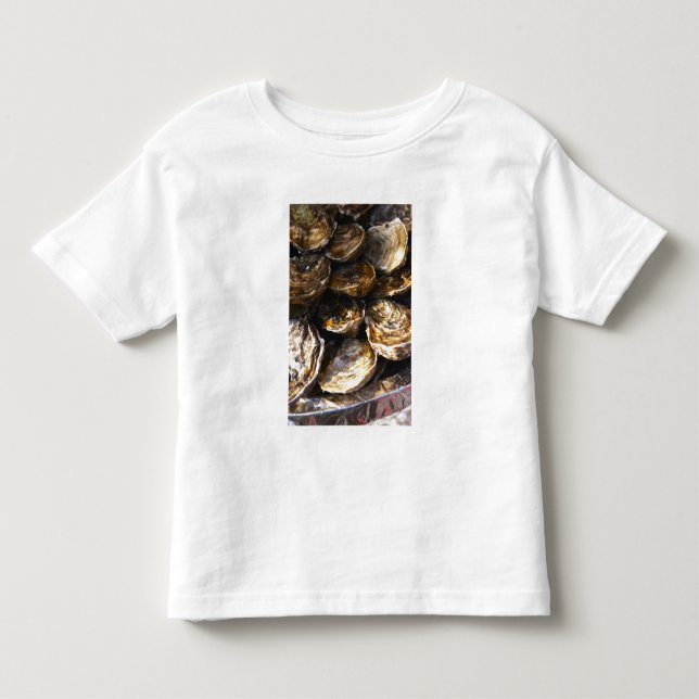 Camiseta Infantil Um prato de ostras. (Frente)