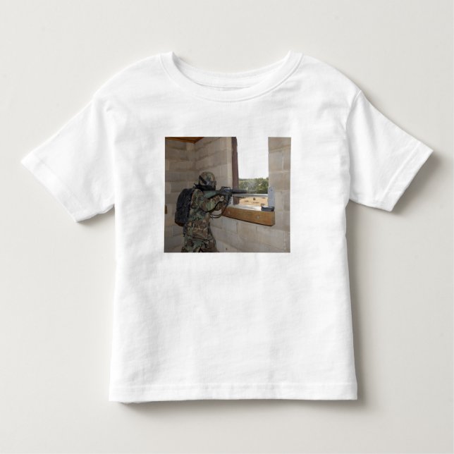 Camiseta Infantil Um soldado atua como força de oposição (Frente)