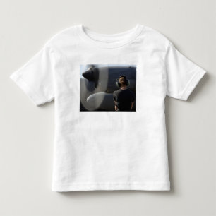 Camiseta Infantil Um soldado monitora o desempenho