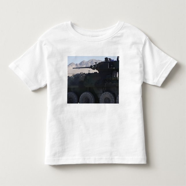 Camiseta Infantil Um veículo blindado dispara (Frente)