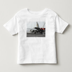 Camiseta Infantil Um zangão de F/A-18C lança-se da plataforma de v