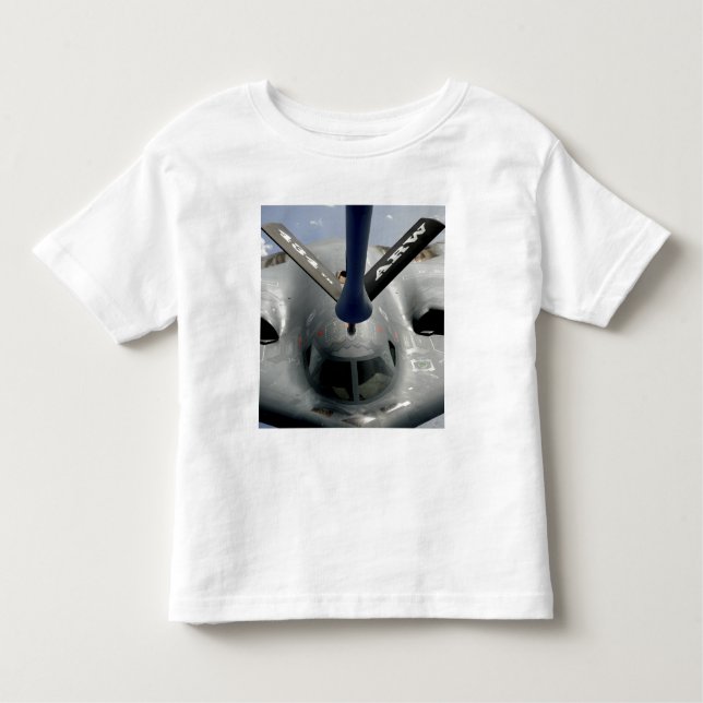 Camiseta Infantil Uma aeronave B-2 Spirit a entrar em posição (Frente)