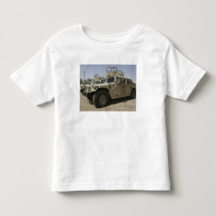 Camiseta Infantil Uma fileira dos humvees das forças armadas Polic