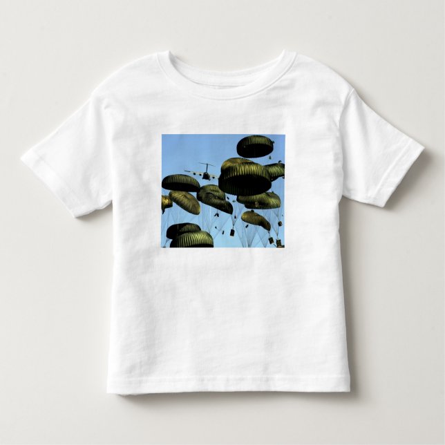 Camiseta Infantil Uma Força Aérea dos EUA C-17 Globemaster III (Frente)