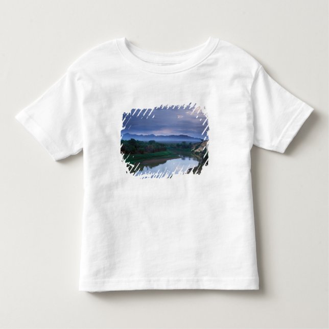 Camiseta Infantil Uma manhã tempestuosa, com nuvens ameaçadoras (Frente)