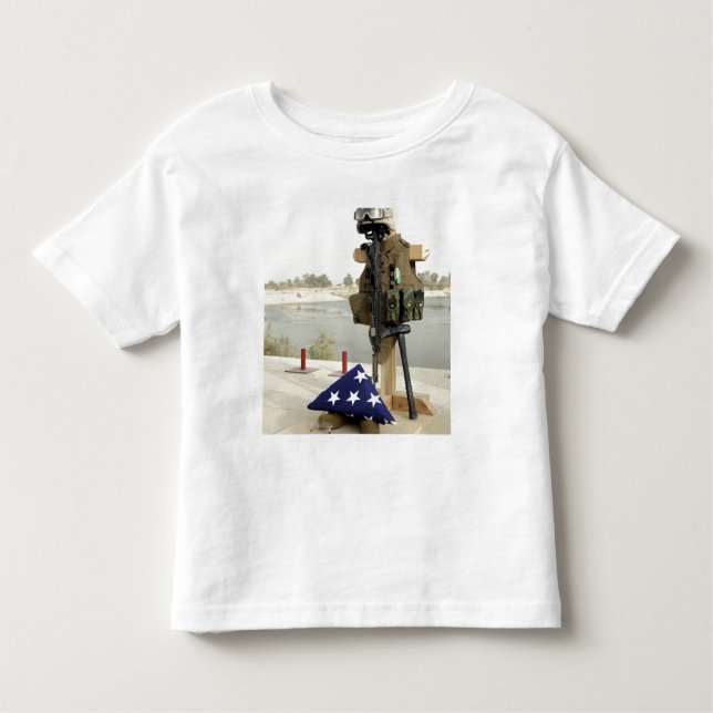 Camiseta Infantil Uma tela de soldados caídos (Frente)