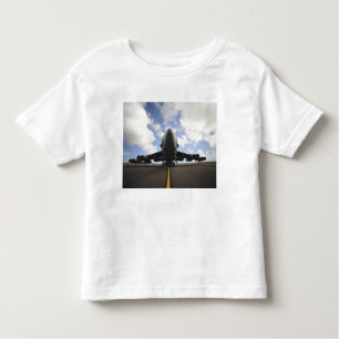Camiseta Infantil Uma tripulação de manutenção da Força Aérea dos EU