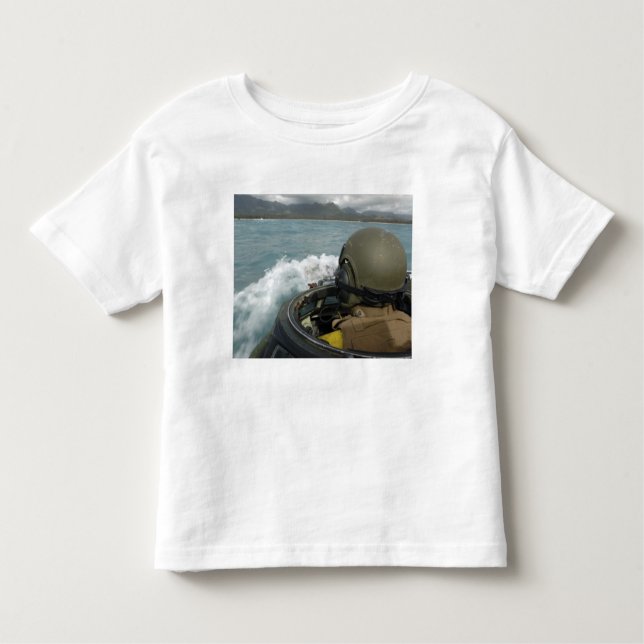 Camiseta Infantil US Marine dirigindo um veículo anfíbio de agressão (Frente)