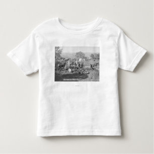 Camiseta Infantil Vaqueiros que comem em torno de uma fotografia do