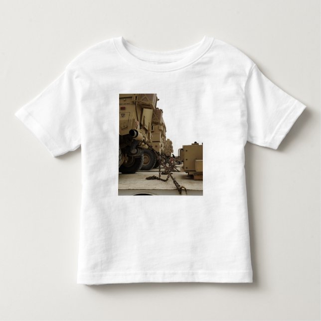 Camiseta Infantil Veículos militares são trancados em caminhonete (Frente)