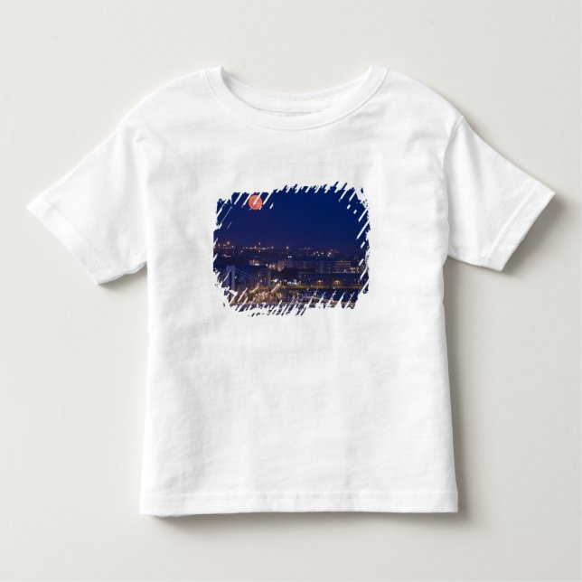 Camiseta Infantil Vista da Basção dos Pescadores ao lado de Matyas (Frente)