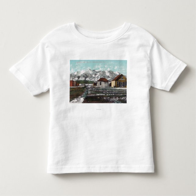 Camiseta Infantil Vista da cidade e da montanha após uma neve do (Frente)