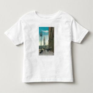 Camiseta Infantil Vista da rua do mais baixo mercado que mostra a