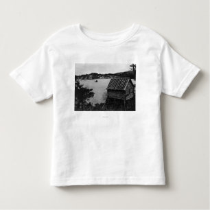 Camiseta Infantil Vista de Seldovia, Alaska através da água