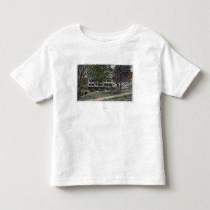 Camiseta Infantil Vista exterior da casa da fazenda dos penhascos da