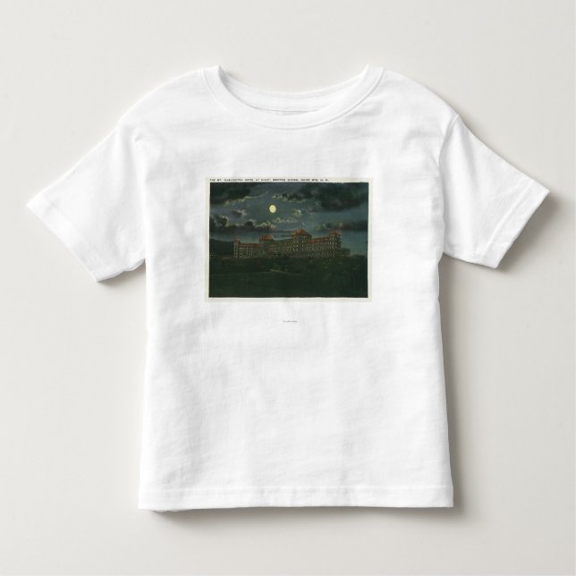 Camiseta Infantil Vista exterior do hotel do Mt Washington na noite (Frente)