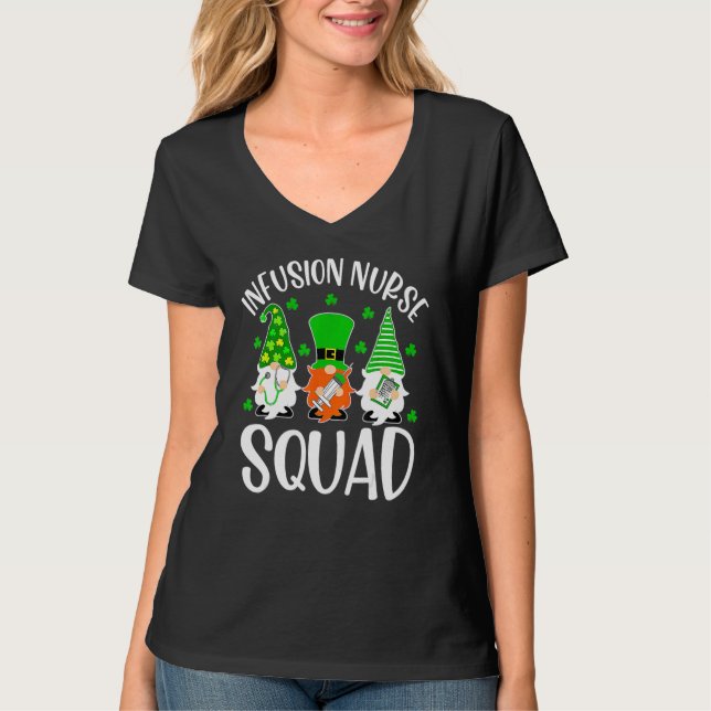 Camiseta Infusion Nurse Squad Nursing St Patrick Day Gnomes (Frente)