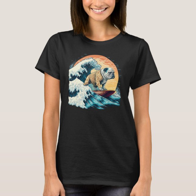 Camiseta Inglês Bulldog Surfing On the Excelente Wave of Ka (Frente)