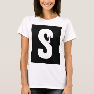 Camiseta Inicial com um rabisco engraçado
