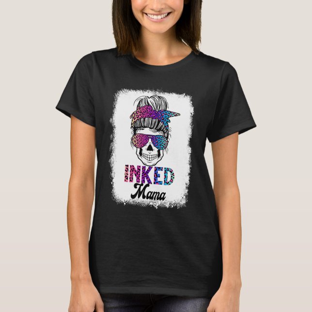 Camiseta Inked Mama Bleached Leopard Messy Bun Skull Mom (Frente)