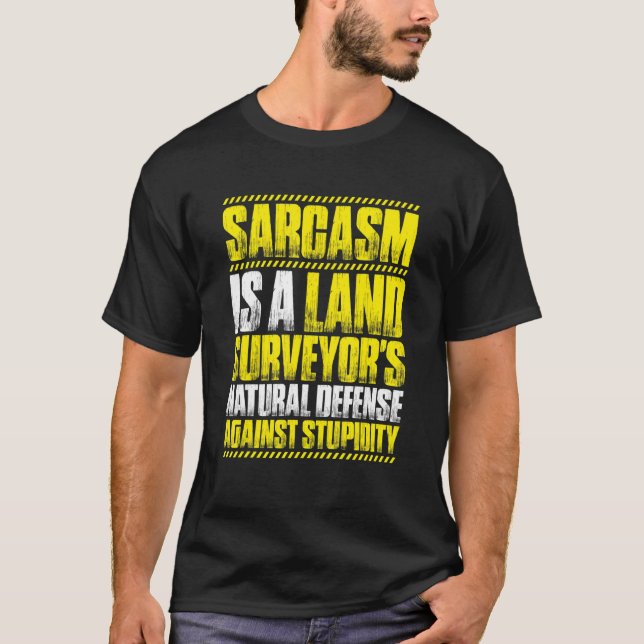 Camiseta Inquérito aos Sarcasm Land Surveyor (Frente)