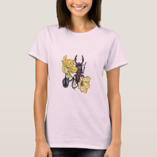 Camiseta Insetos com flores amarelas.