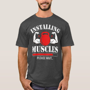 Camiseta Instalando músculos, por favor aguarde