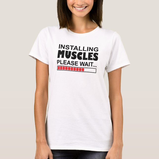 Camiseta Instale Músculos, Por Favor, Aguarde O Tanque Engr (Frente)