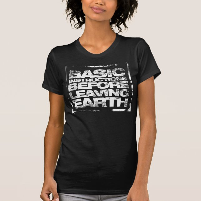 Camiseta Instruções básicas antes de deixar a terra (Frente)
