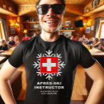 Camiseta Instrutor Apres-Ski Funny Ski Resort T-Shirt<br><div class="desc">Adicione facilmente seu próprio texto a essa divertida camiseta instrutora Apres-Ski. Faz um aniversário excelente ou presente de Natal para esquiadores e snowboarders.</div>