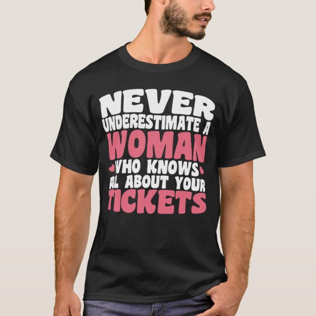 Camiseta Insurance Woman Knows All About Tickets Insurance (Frente)