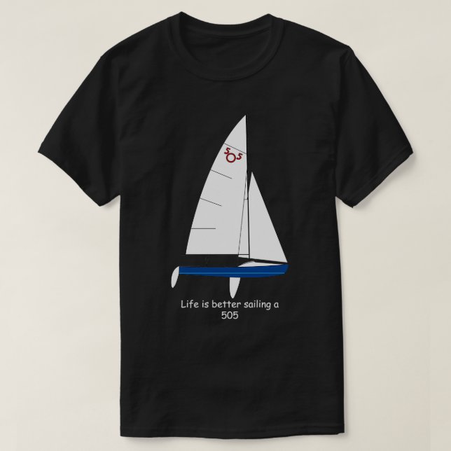 Camiseta International 505 Sailboat Life is Better Sailing  (Frente do Design)