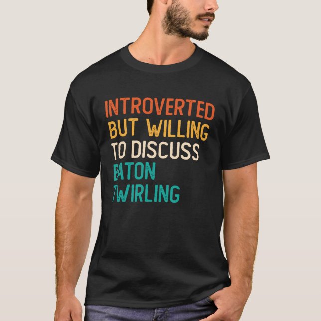 Camiseta Introverted But Willing To Discuss Baton Twirling (Frente)