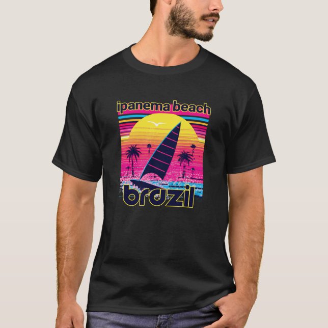 Camiseta Ipanema Beach Retro 80s Style Souvenir Beach (Frente)