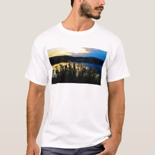 Camiseta Íris Amarelo no lago da margem