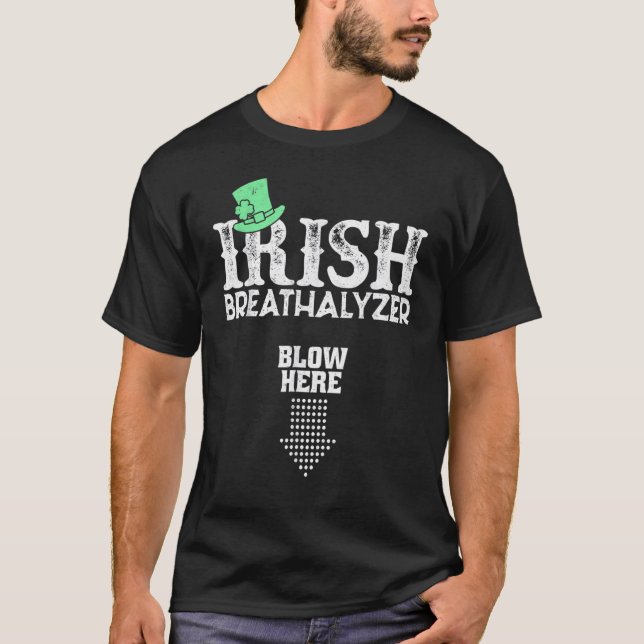 Camiseta Irish Breathalyzer Blow Here St Patrick's Day Drin (Frente)