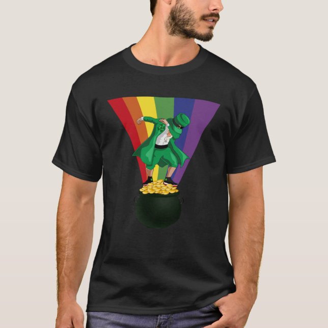 Camiseta Irish Dabbing Leprechaun on Pot of Treasure Coins  (Frente)