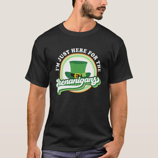Camiseta Irish St Patricks Day Groovy Just Here for the She (Frente)